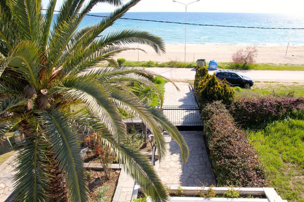 Beach Front Villa Nea Kallikrateia Bagian luar foto