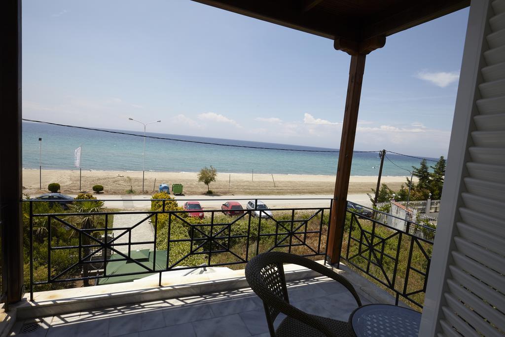 Beach Front Villa Nea Kallikrateia Bagian luar foto