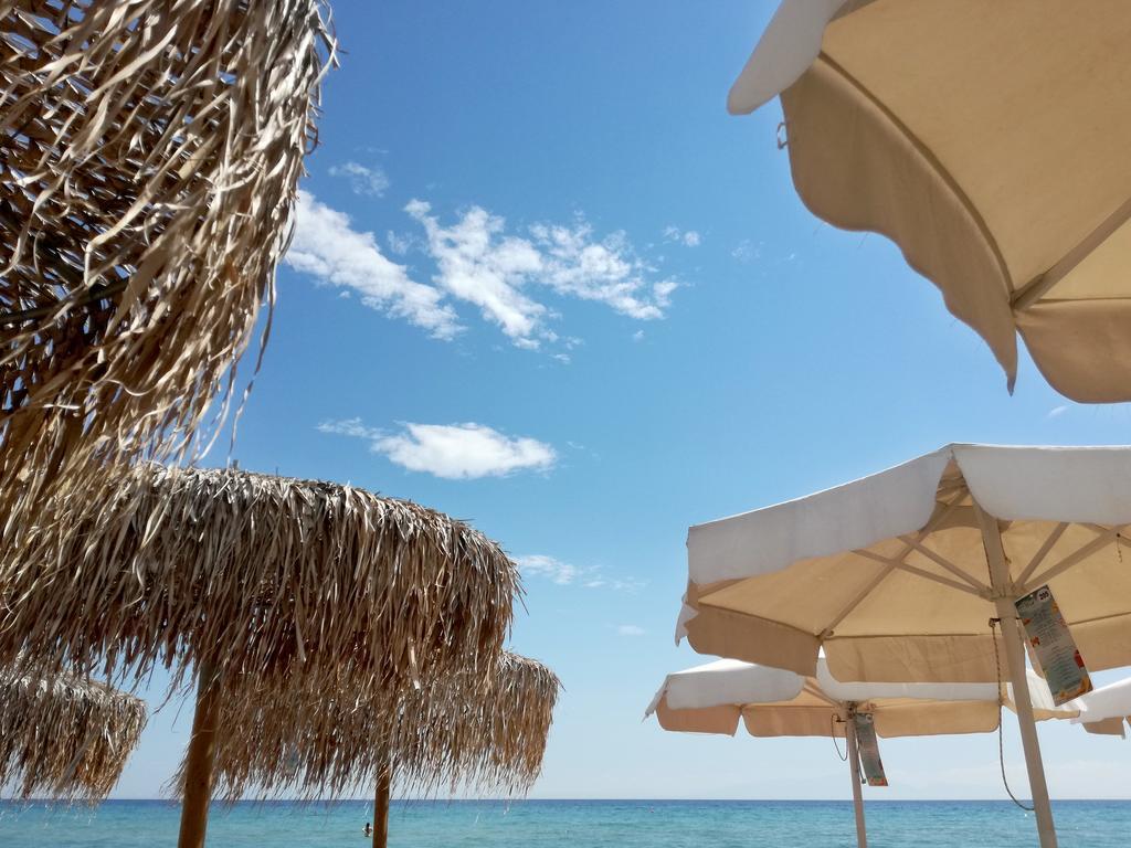 Beach Front Villa Nea Kallikrateia Bagian luar foto