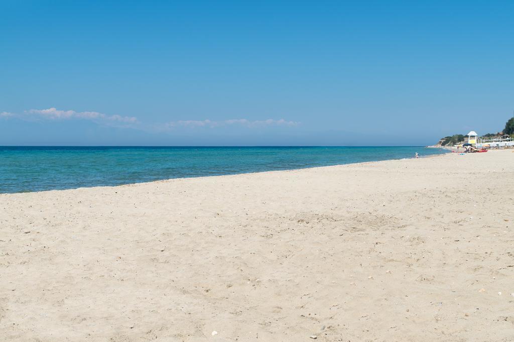 Beach Front Villa Nea Kallikrateia Bagian luar foto