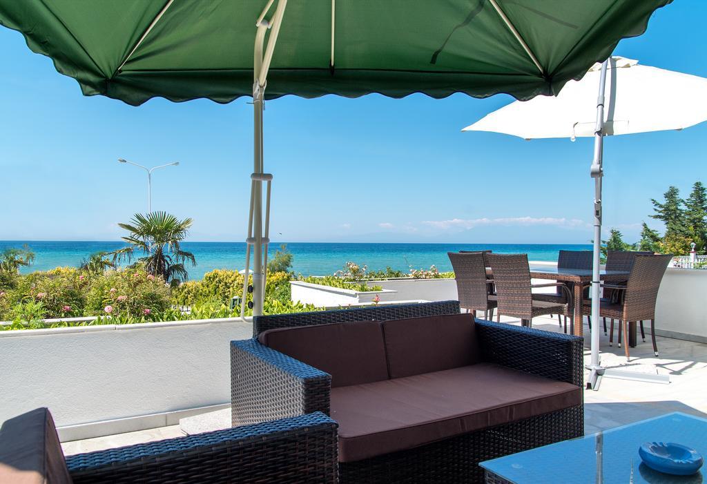 Beach Front Villa Nea Kallikrateia Bagian luar foto