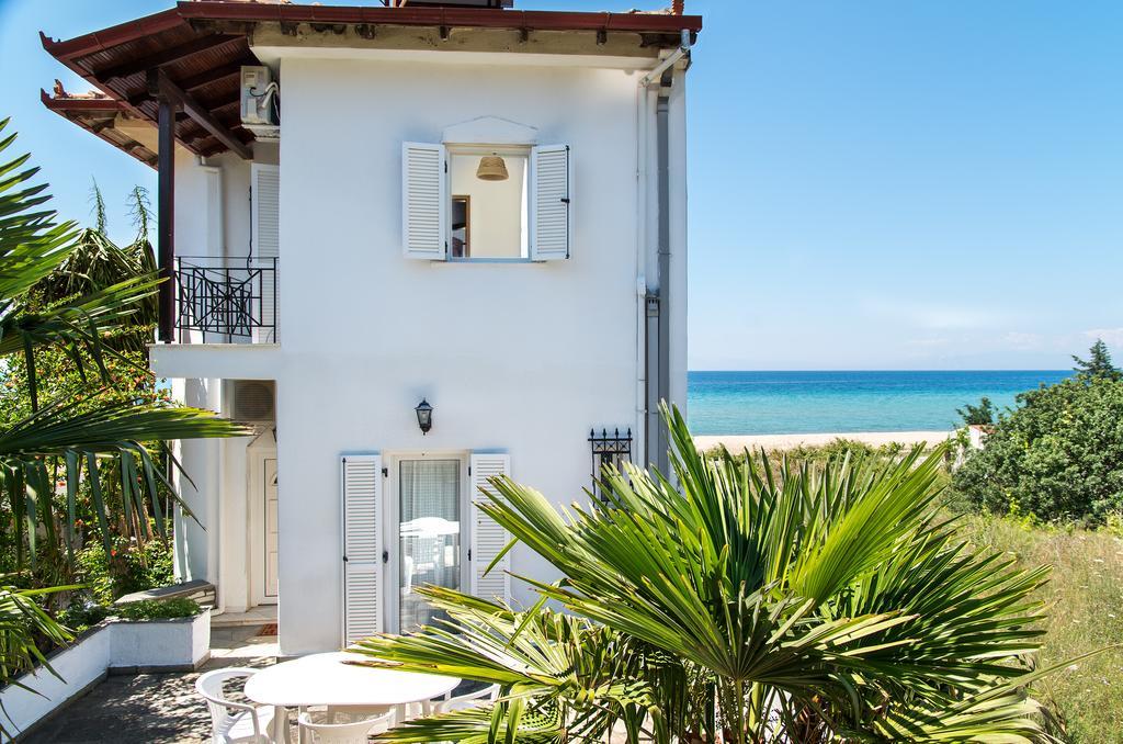 Beach Front Villa Nea Kallikrateia Bagian luar foto