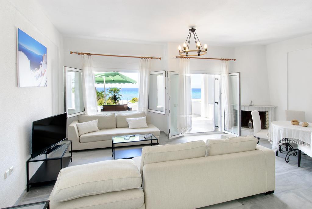 Beach Front Villa Nea Kallikrateia Bagian luar foto