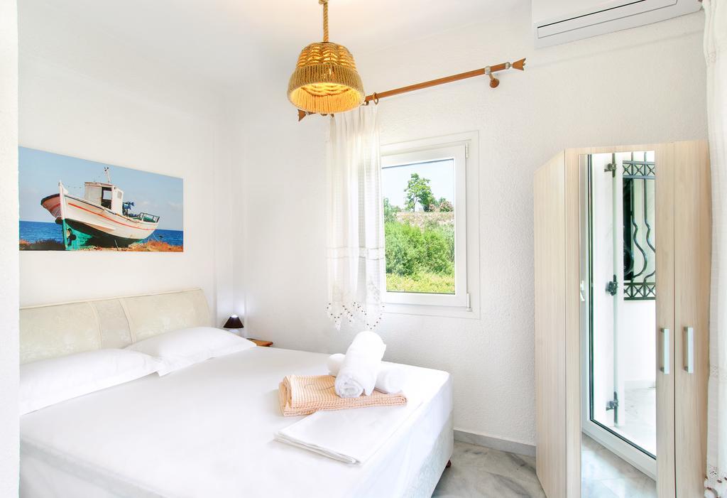 Beach Front Villa Nea Kallikrateia Bagian luar foto
